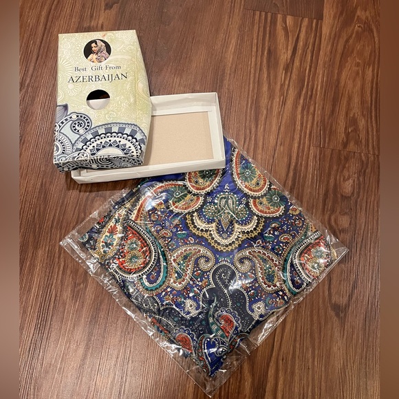 NWT Silk Azerbaijan Skarf - Picture 8 of 9